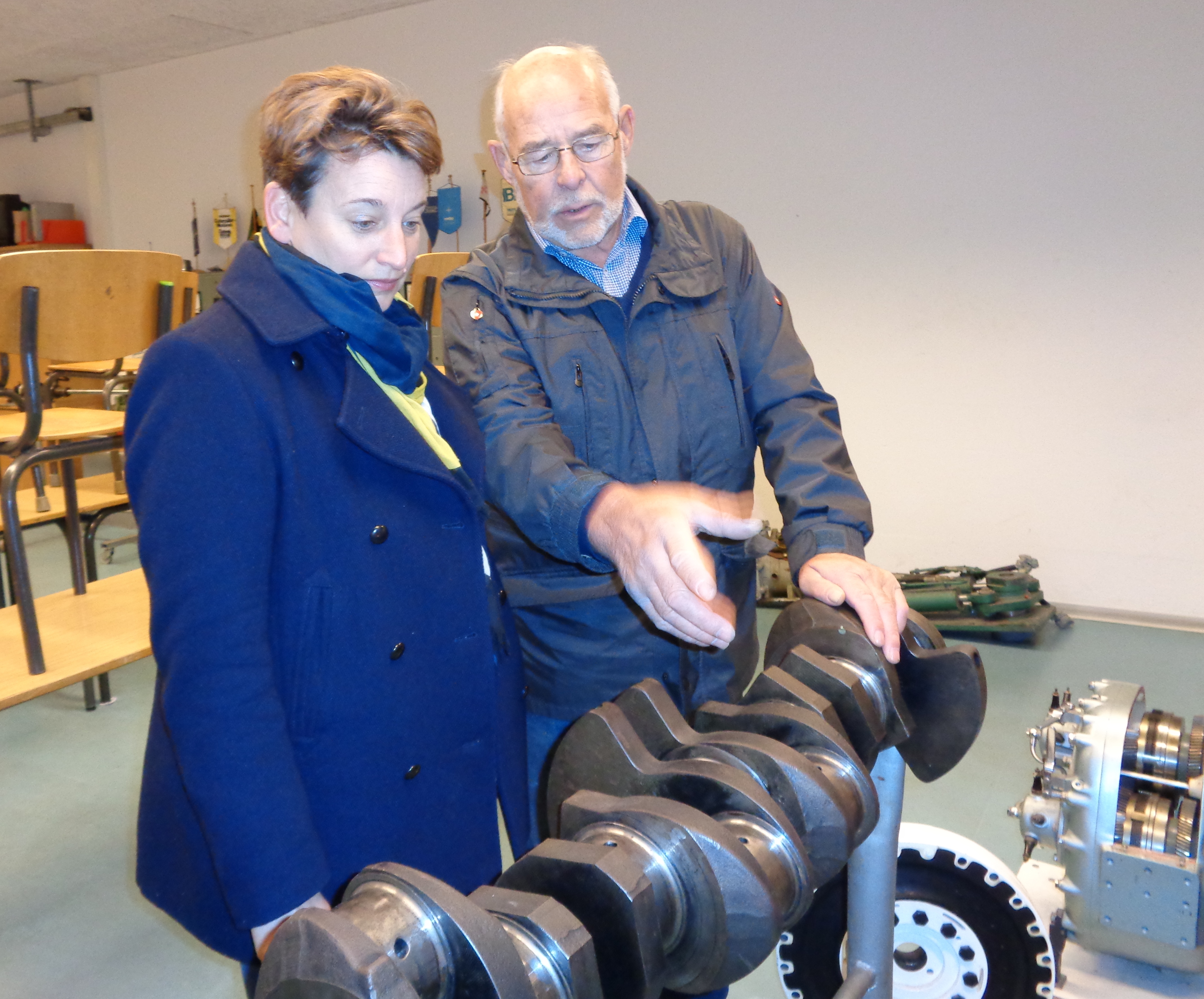 Staatssekretärin Erdmann und Vorsitzender Marckwardt in der Motorenhalle